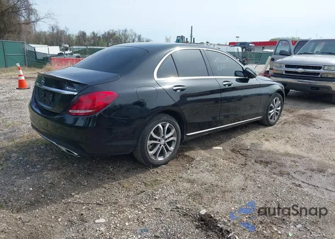 2016 Mercedes-Benz C 300 4Matic/Luxury 4Matic/Sport 4Matic z USA, uszkodzony, nr VIN 55SWF4KB9GU103684
